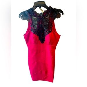 NWOT (M) red and black laced body con dress